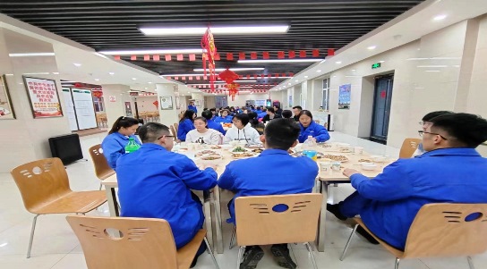 除夕慰问送温暖、浓浓关怀显真情 ——长运娱乐领导班子慰问一线员工