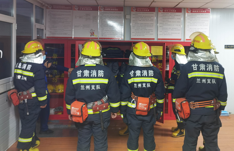 【“三抓三促”进行时】兰州高新区消防救援大队定远消防站深入长运娱乐开展“实战练兵”消防演练活动
