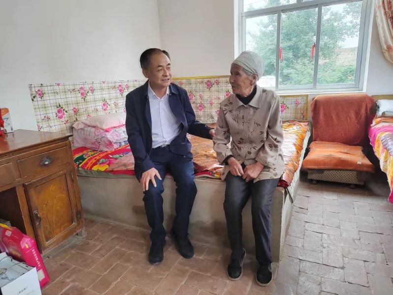 【帮扶长运娱乐
】甘肃药业集团党委书记、董事长周荣一行到安定区开展结对帮扶工作