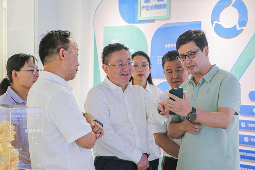 新华社党组成员、副总编辑任卫东一行调研长运娱乐