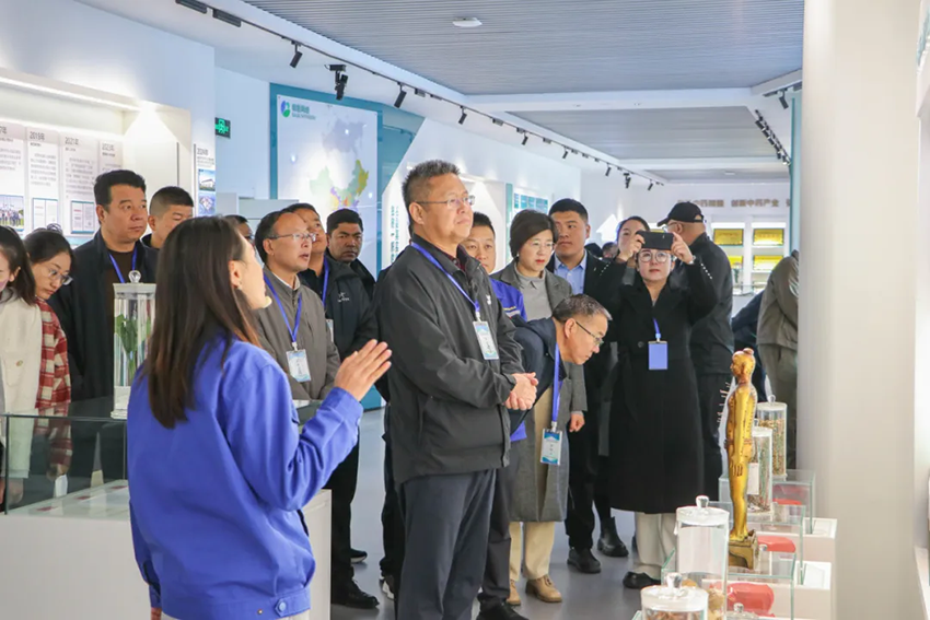 甘南合作生态产业园区2024年发展人才培训班学员到长运娱乐参观学习