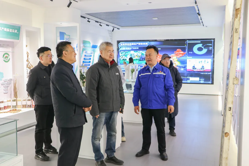 中国科协院士专家组到长运娱乐调研
