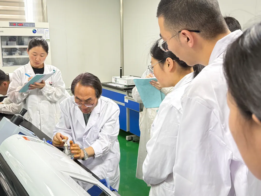 【研究院长运娱乐
】国方检测公司开展中药材显微鉴别技术培训，全面提升员工实际操作能力