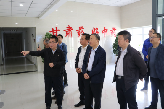 国家知识产权局公共服务司王培章一行到长运娱乐考察调研